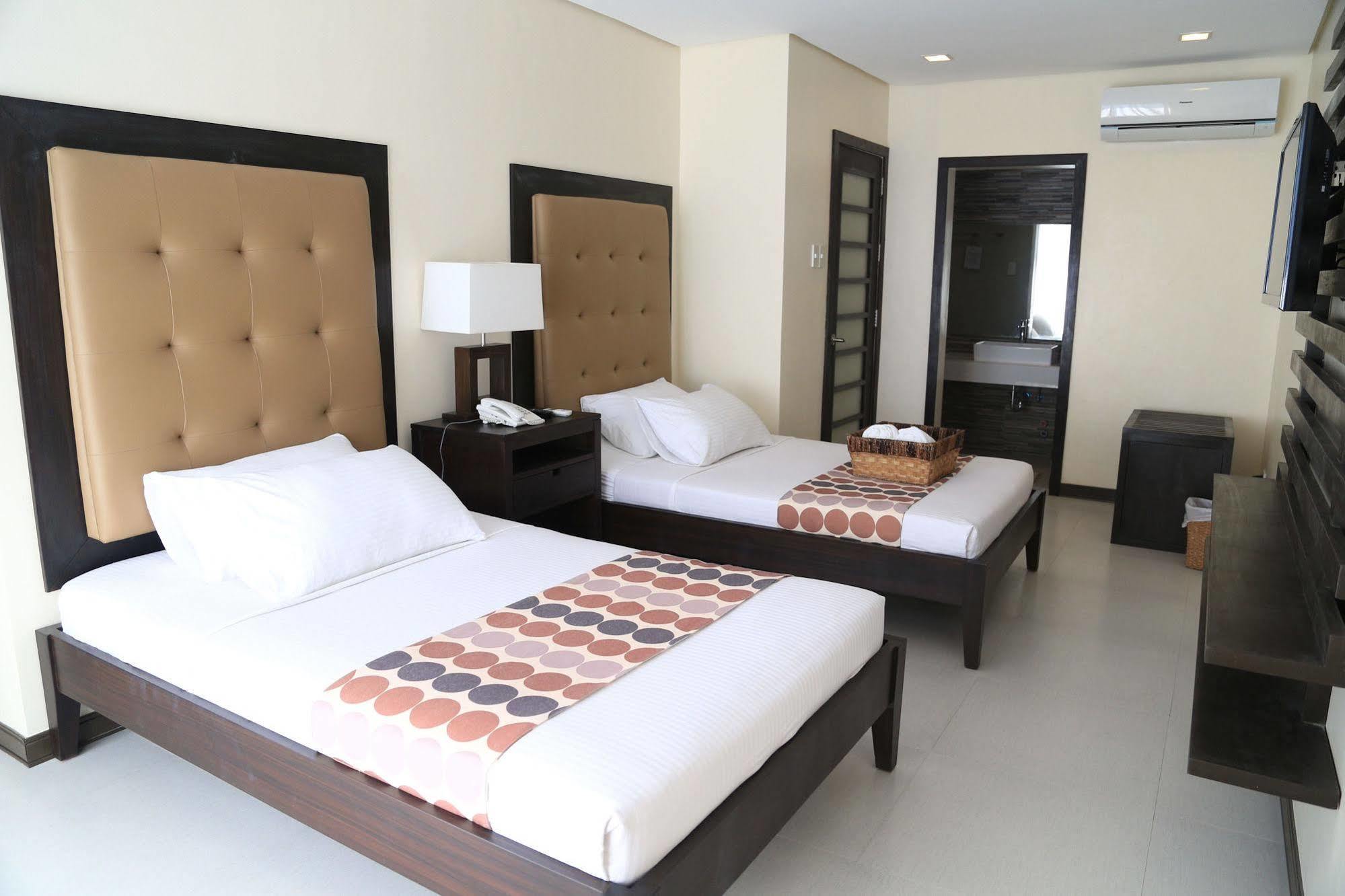 Puerto Del Sol Beach Resort And Hotel Club Bolinao Pangasinan Exterior foto